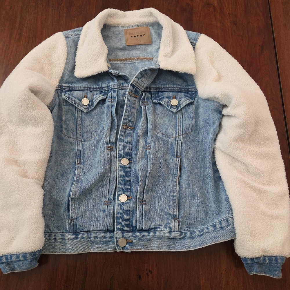 Blank NYC Light Wash Denim Jacket with Contrast Stitching - Picture 2 of 7